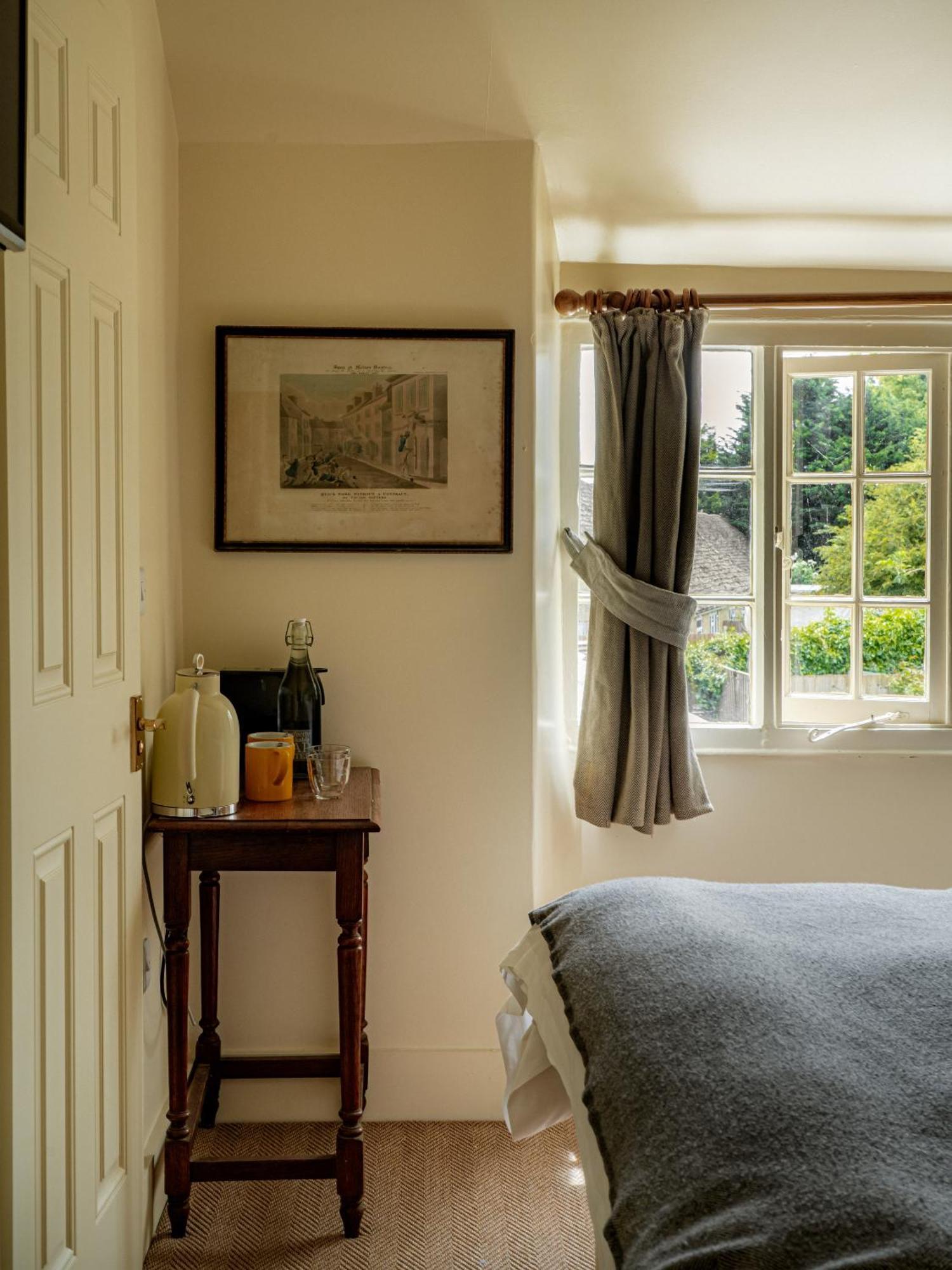 The Bell Inn Lechlade Ruang foto