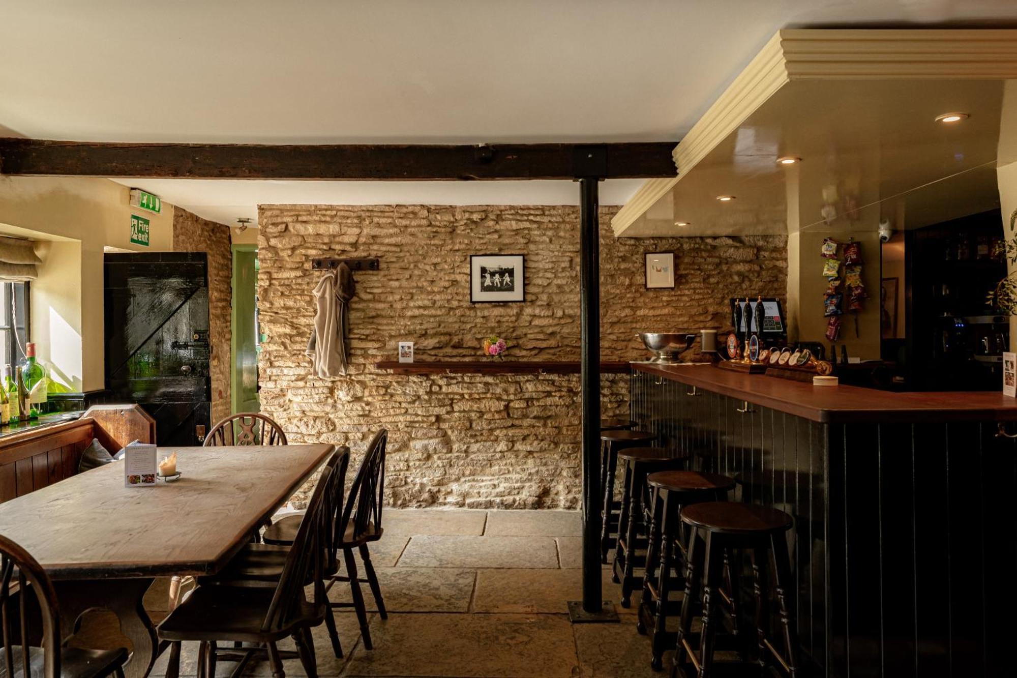 The Bell Inn Lechlade Bagian luar foto