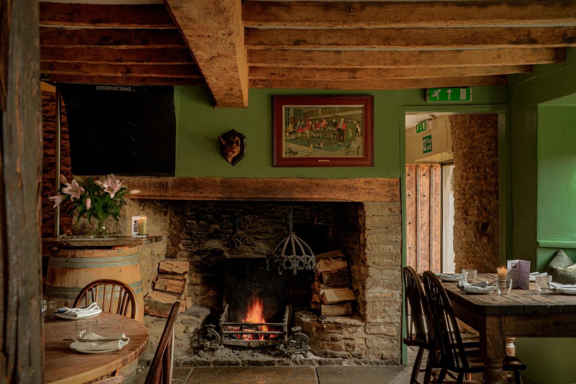 The Bell Inn Lechlade Bagian luar foto